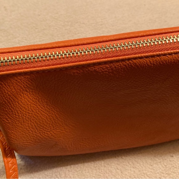 Persimmon orange supple textured leather casual bag with removable strap - Picture 7 of 16